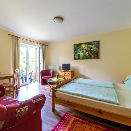 Hotel-pension Lindenhof 招待所 *